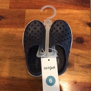 Cat and Jack Toddler size 6 waterproof shoes
